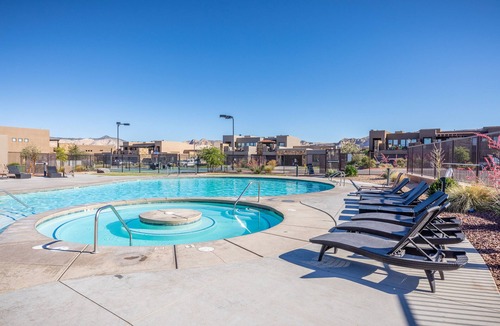 St. George Villa | Renovated 3BR Sleeps 12 on 18th Hole - Near Pool