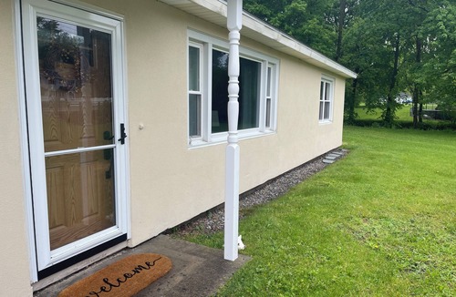 Melrose Park House | Renovated Finger Lakes Ranch with Owasco Lake Views Sleeps 6 Near Skaneateles