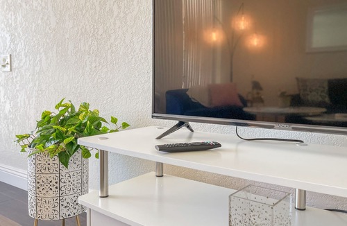 Arts District Apartment | Renovated! Modern! 2BR 2BA King Bed Walk to DT