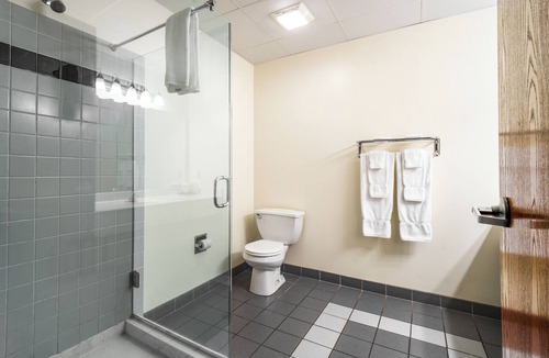 Put-in-Bay Hotel | Rental Sleeps 4 - On The Lake Near Downtown