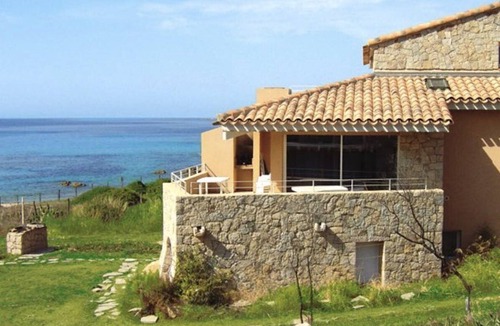 Tizzano Apartment | RESIDENCE FIORAVANTI 1 APARTMENTS WITH SEA VIEW IN TIZZANO