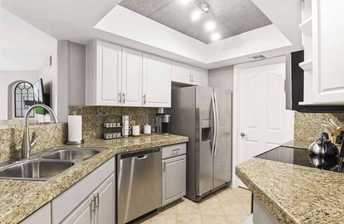 Camelback East Condo | Resort-Style Biltmore Retreat Heated Pool & Spa