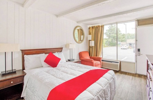 Kernersville Hotel | Rest Easy Near M.C. Benton Jr. Convention Center – 12 Miles Away