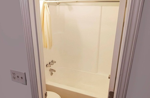 Kernersville Hotel | Rest Easy Near M.C. Benton Jr. Convention Center – 12 Miles Away
