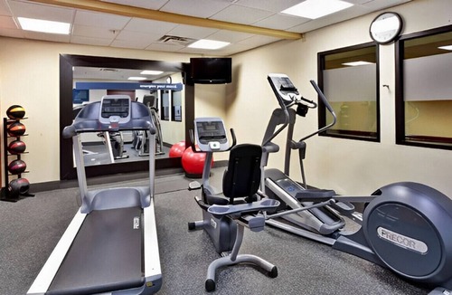 Mount Saint Joseph House | Rest up & Recharge in Charming Place! With Gym