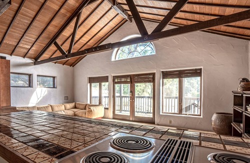 Coarsegold Villa | Retreat by Yosemite: Balcony & Garden Suites
