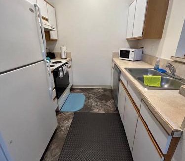 Hillcrest House | Retro Oasis Ms. Pac-Man 2BR Parking Boise
