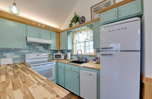 Frenchburg Apartment | Retro Studio: Romantic Getaway in Frenchburg