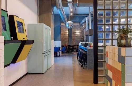 Omonia Hostel | Retroverse Eccentric Stay