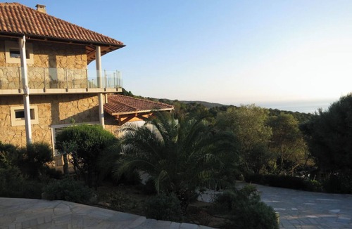 Serra-di-Ferro Apartment | Rez-de-villa 4 to 6 people with shared pool access sea view South Corsica
