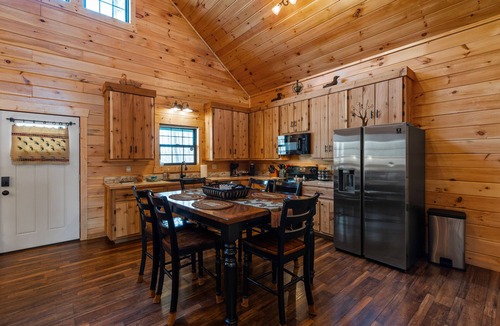 Frenchburg Cabin | Ridge Top Cabin Retreat w/Hot Tub & Game Room