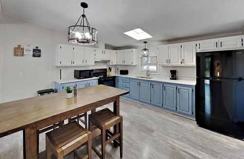 Put-in-Bay House | Right by Pool—Pure Vacation Mode | 8 ppl | IC21