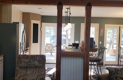 Somerset Cabin | River Front Home on 6+ Acres - Hot tub/Dog Friendly/Game Room