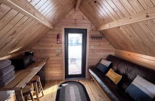 Lava Hot Springs Hotel | River Glamping Cabin (River Access)