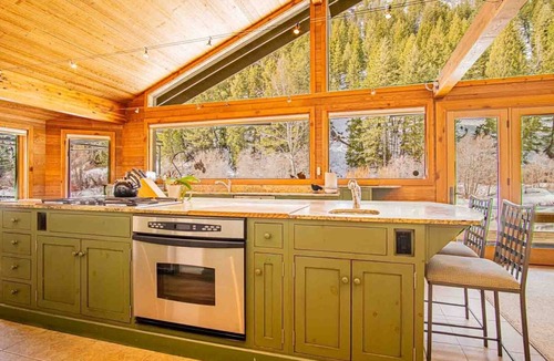 Ketchum House | River House - 4BD Riverfront, Hot Tub, Near SV Ski Lifts!
