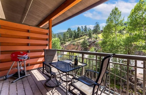 Estes Park Condo | River Overlook Loft: Downtown Condo