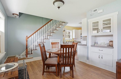 Riverfront House | River Road Cottage · 2BR Near Trails & Downtown