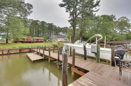 Reedville House | 'River's Edge Retreat’ with Kayaks & River Access!