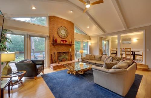 Reedville House | 'River's Edge Retreat’ with Kayaks & River Access!