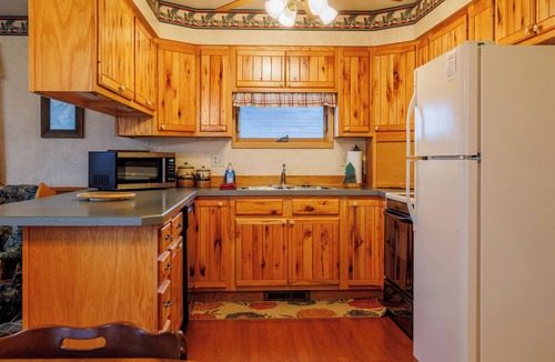 Cody Apartment | River's View- Spacious retreat, Overlooking the Shoshone River