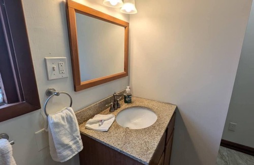East Price Hill House | River View 1-bedroom house with WiFi Close to Downtown & Stadiums