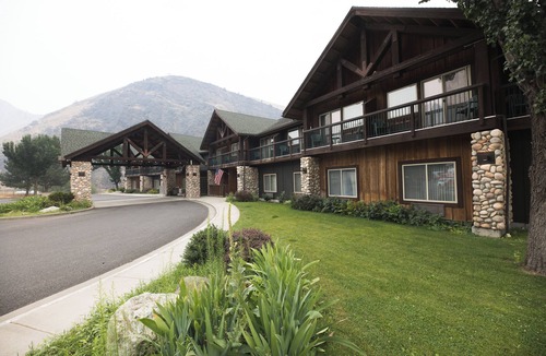 Riggins Hotel | Riverfront 1 Bedroom Suite at Salmon Rapids Lodge