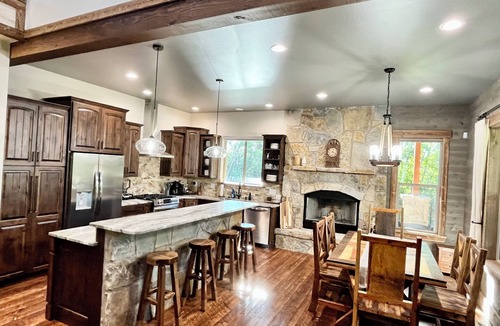 Hamilton House | Riverfront Luxury Cabin With Private Pond And Hot Tub