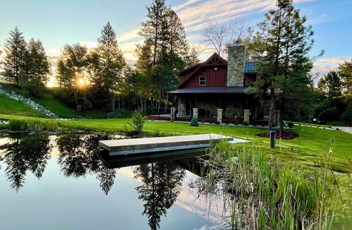 Hamilton House | Riverfront Luxury Cabin With Pond And Hot Tub.