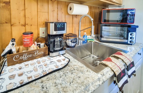 Chiloquin Apartment | Riverfront Resort Cabin ~ 21 Mi to Crater Lake NP!
