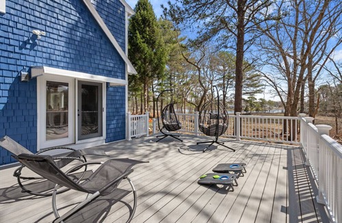 Wareham Center House | Riverfront Retreat in Wareham 6 bd+pet+gameroom