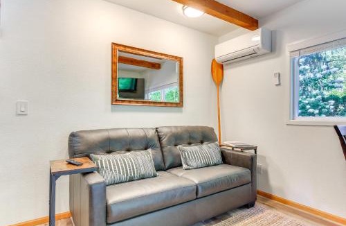 Sandy Apartment | Riverfront Sandy Retreat, Fish & Kayak On-Site