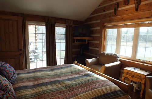 Alpine Village Cabin | Riverside Meadows Guest Cabin on Rio Grande Free Kayaking and Rafting