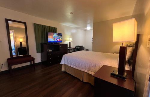 Columbia Way Hotel | Riverside Motel