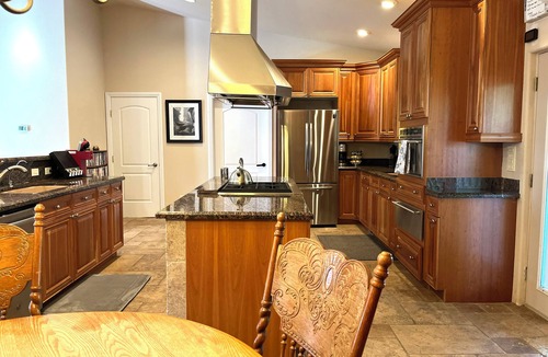 Hatch Cabin | RIVERSIDE RETREAT: PET FRIENDLY: BRYCE/ZION, RAFTING, FISHING, HIKING