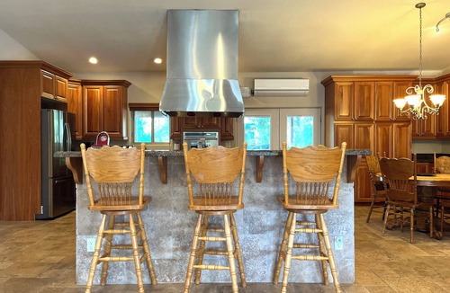 Hatch Cabin | RIVERSIDE RETREAT: PET FRIENDLY: BRYCE/ZION, RAFTING, FISHING, HIKING