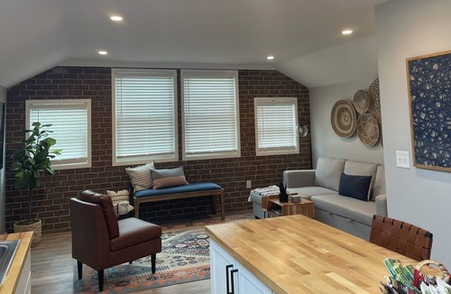Roselawn Finance Apartment | Riverside Retreat