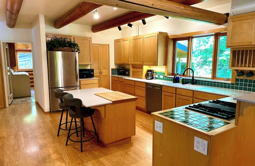 Kooskia Cabin | RiverView Lodge Saltwater Hot Tub and Starlink