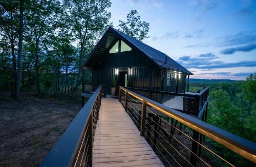 Denniston House | Robyn's Nest -Sky Ridge Retreats - Views- Hot T-