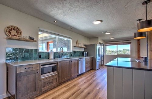 Twin Falls Cabin | Rock Creek Canyon | 2BR, Hot Tub, Fire Pit, Views
