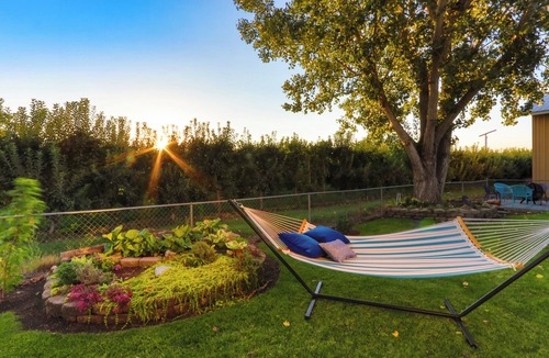 Milton-Freewater House | Rocks District Wine Country Cottage, Fire Pit, Orchard Views, Southside Wineries