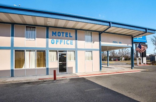 Cecil Hotel | Rodeway Inn Cecil