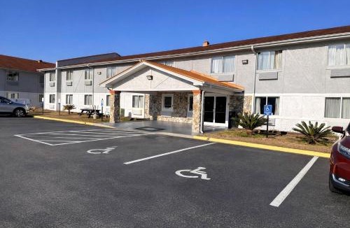 Jacksonville Hotel | Rodeway Inn & Suites Jacksonville near Camp Lejeune