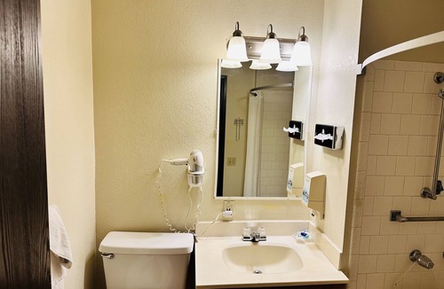 Winslow Hotel | Rodeway Inn Winslow I-40