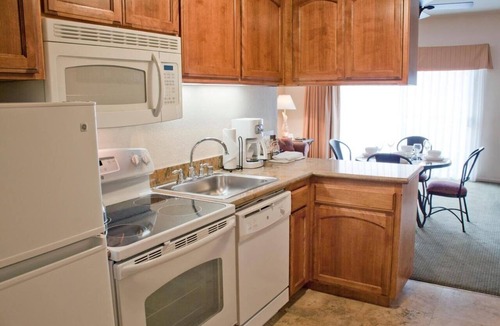 Avila Beach Hotel | Romantic Beach Getaway! Full Kitchen, Free Parking, Steps to Avila Beach Pier