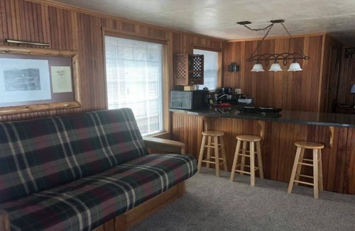 Bayview Boat Rental | Romantic cozy floating house