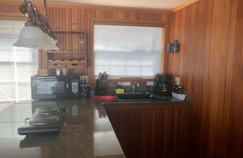 Bayview Boat Rental | Romantic cozy floating house