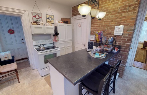 Nelsonville Bed & Breakfast | Romantic Dogwood Room, Clawfoot Bathtub in Historic Hyde House, Hocking Hills