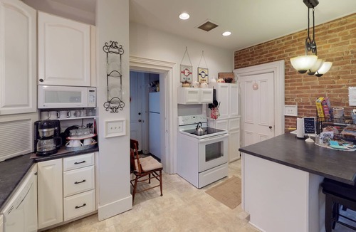 Nelsonville Bed & Breakfast | Romantic Dogwood Room, Clawfoot Bathtub in Historic Hyde House, Hocking Hills