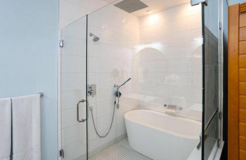Beaufort Apartment | Romantic Luxury W Infrared Sauna
