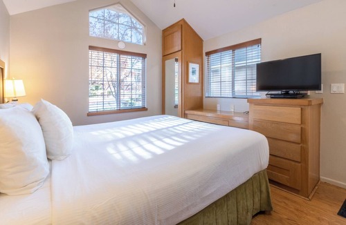Napa Hotel | Romantic Napa Valley Getaway | Napa Valley Wine Train – 0.8 miles | Free Parking